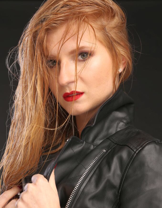 Female model photo shoot of AnnaPogulyaeva