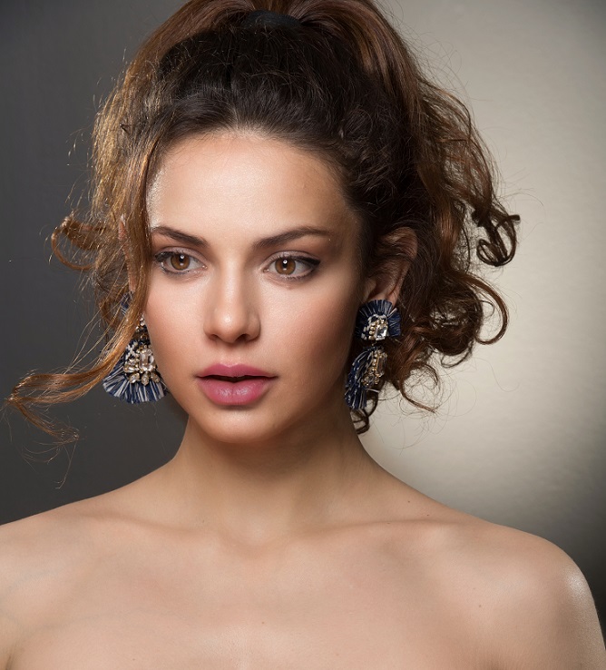 Female model photo shoot of Leyla Zhafre