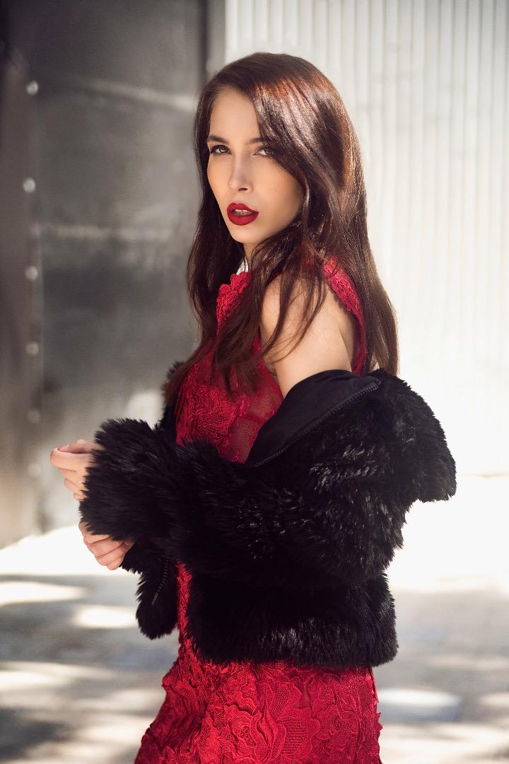 Female model photo shoot of Sofia Kachmar