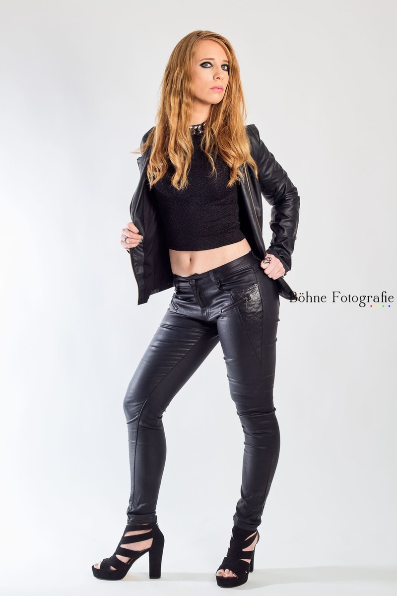 Female model photo shoot of LolitaRW by Bohne Fotografie