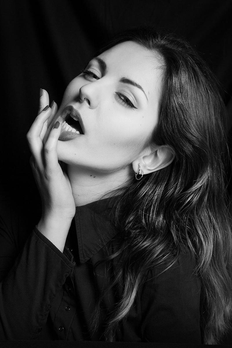 Female model photo shoot of Klau Abril
