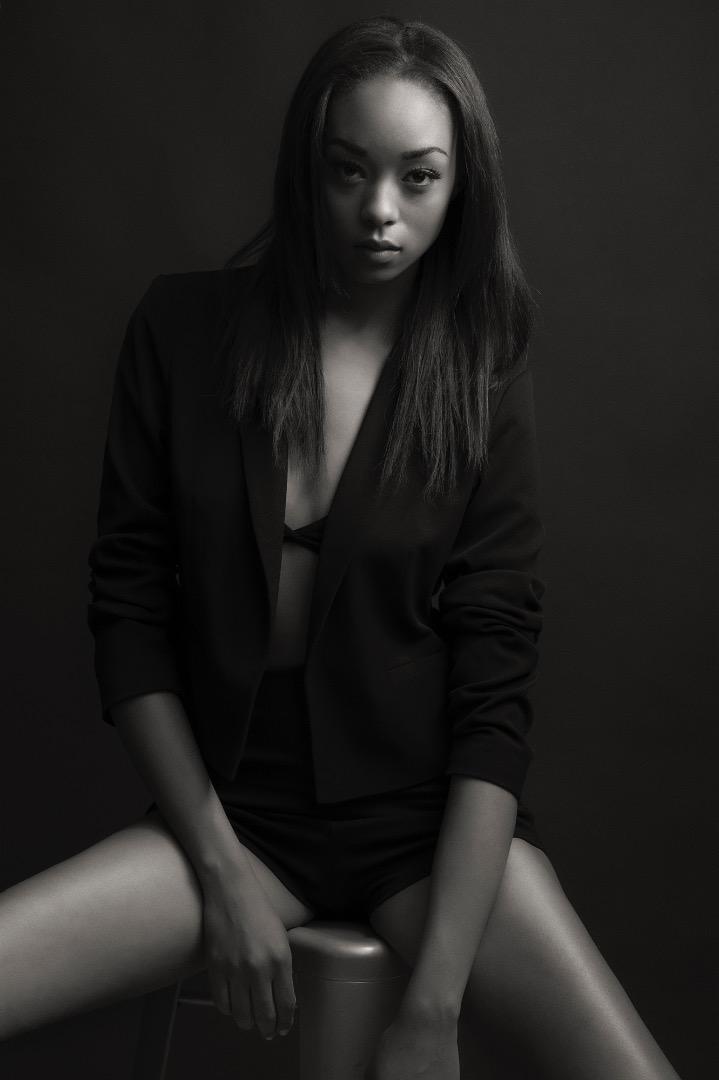 Female model photo shoot of Imani H
