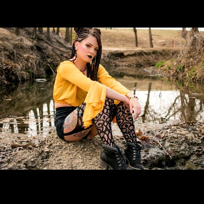 Female model photo shoot of NickiNickiNicki629