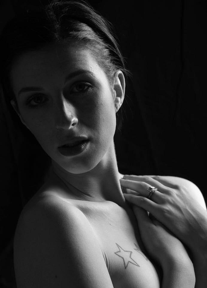Female model photo shoot of ravyns_claw