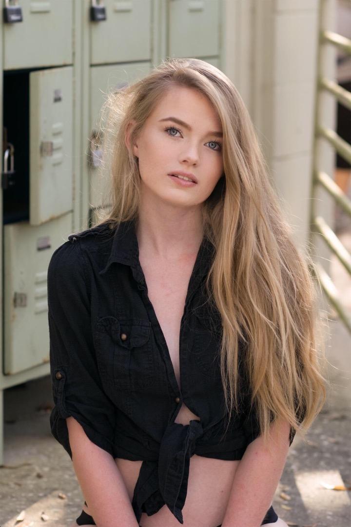 Female model photo shoot of NataliaSKerr