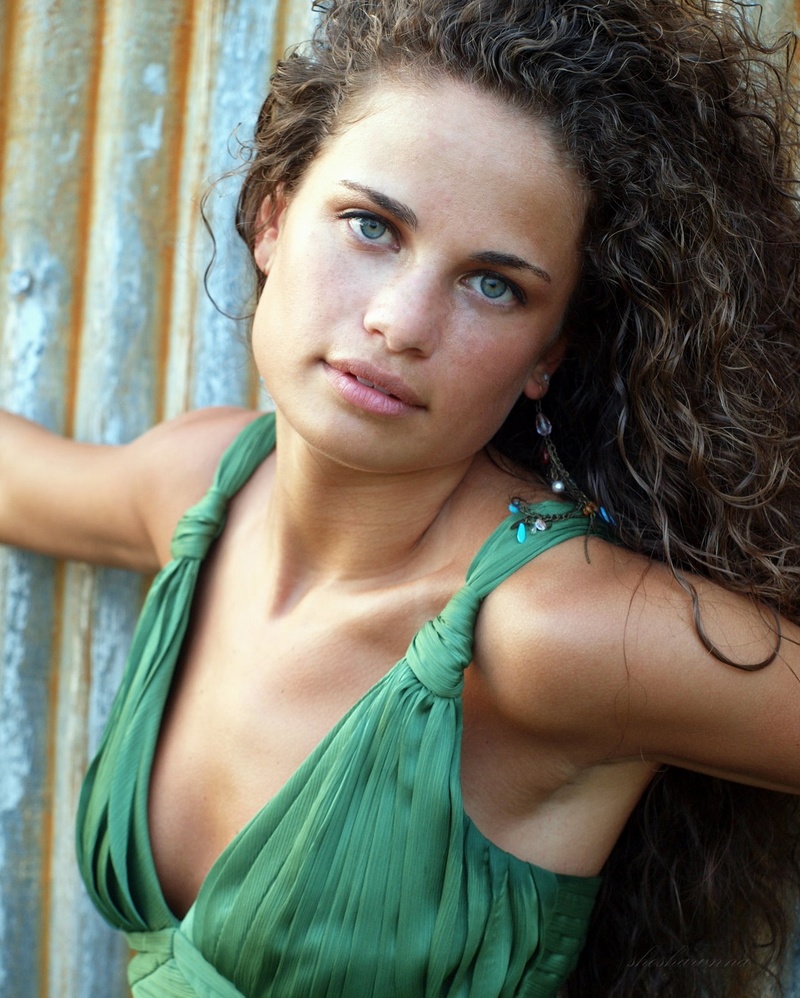 Female model photo shoot of Shoshawnna in Wilmington, NC