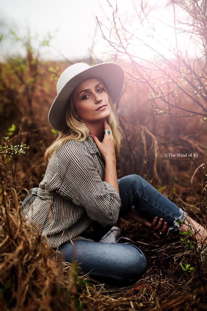 Female model photo shoot of Michelle_Austin