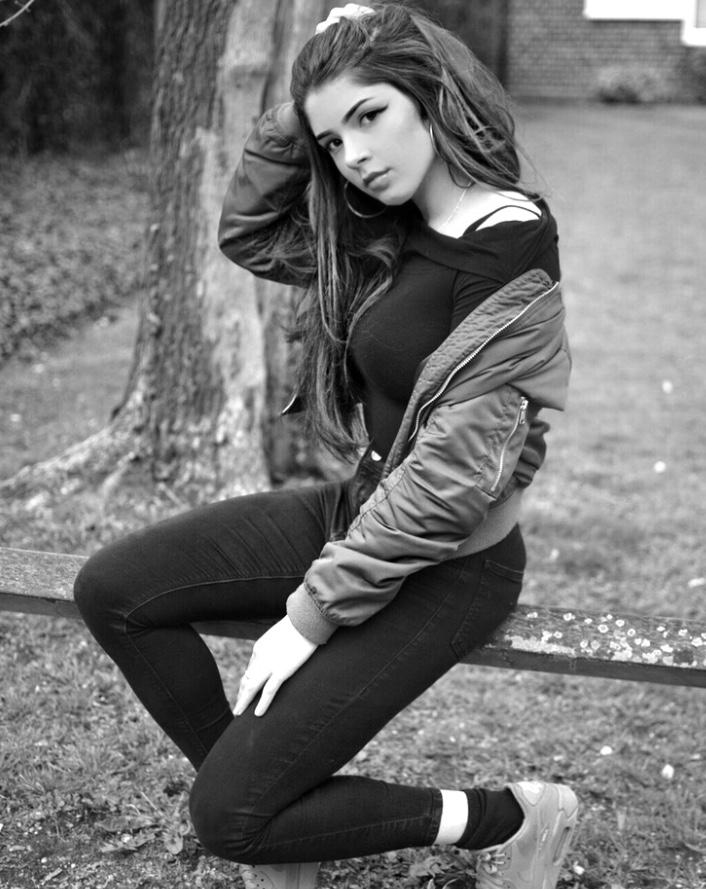 Female model photo shoot of Harley Jamel
