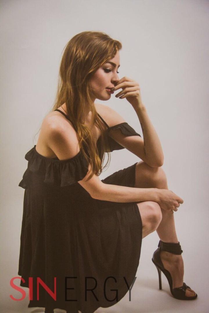 Female model photo shoot of SincerelyJazmyn