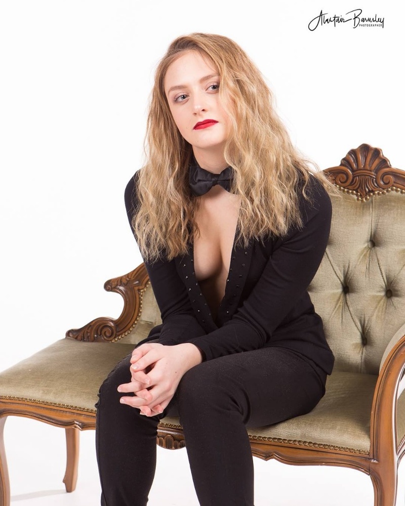 Female model photo shoot of Leila Dyer
