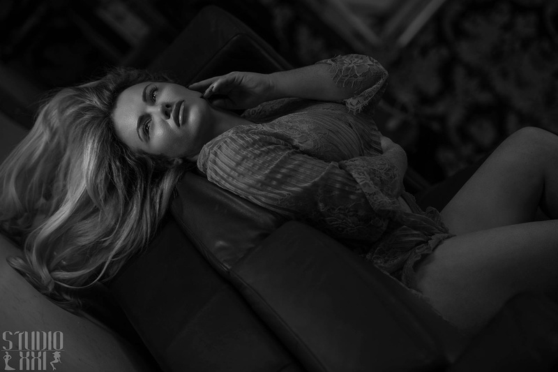 Female model photo shoot of Amber_leah