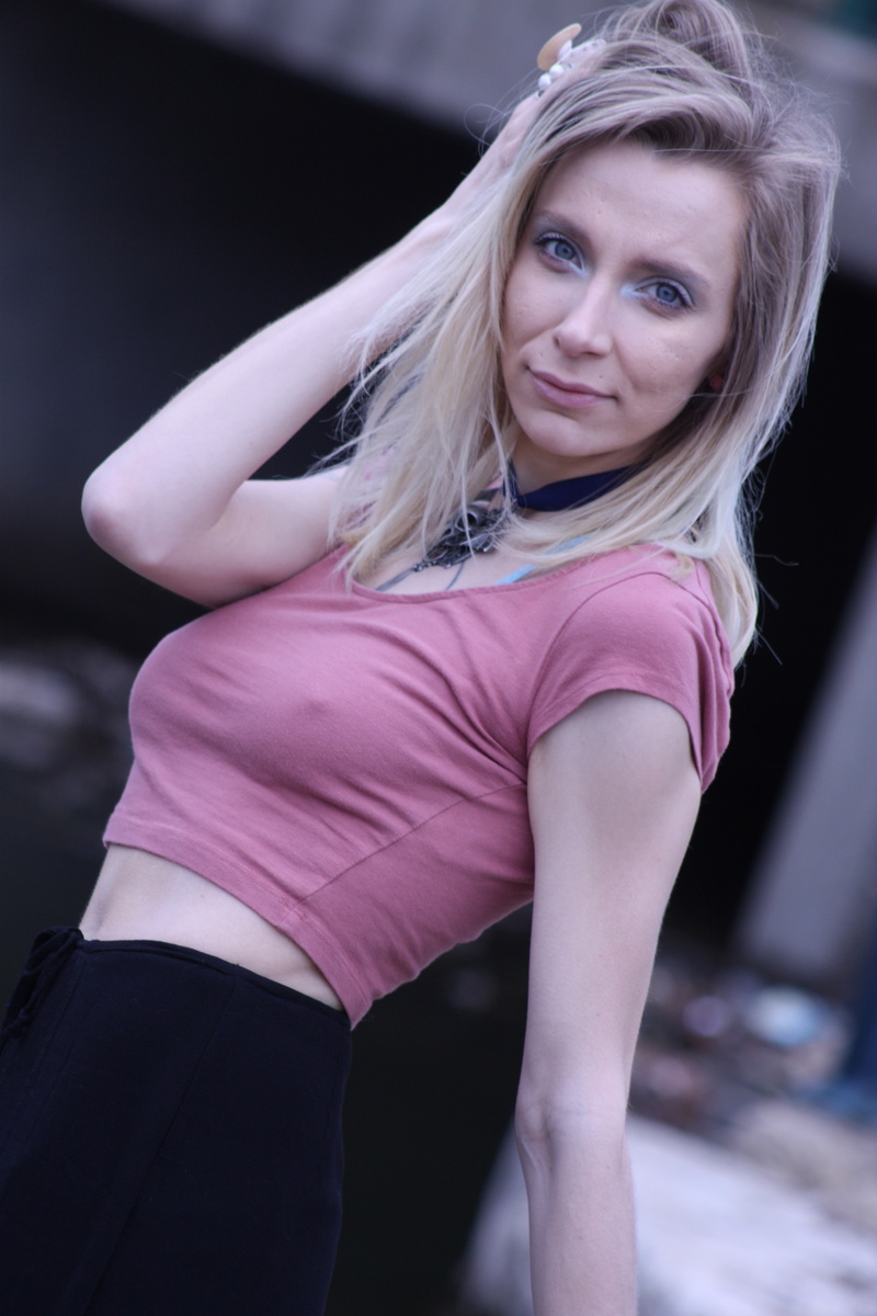 Female model photo shoot of Elizabeth Joyy in Overland Park, Ks