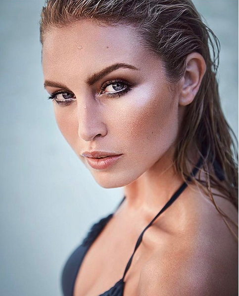 Female model photo shoot of Miranda Amsterdam
