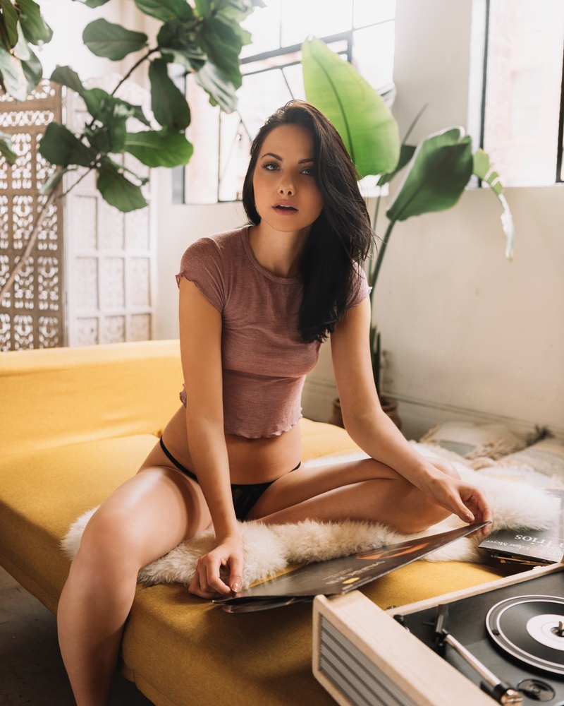 Female model photo shoot of RachelRaquel