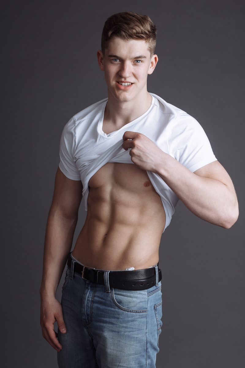 Male model photo shoot of Alex Ustimov