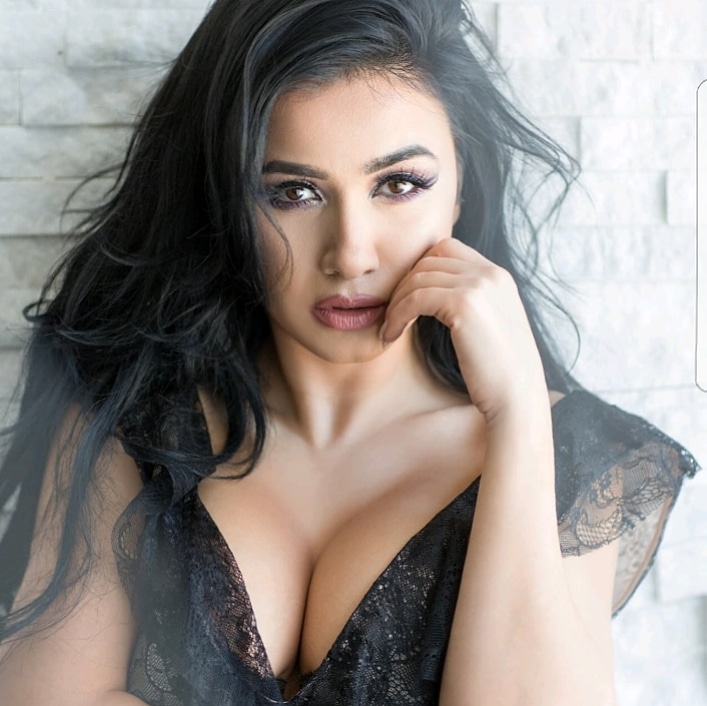 Female model photo shoot of MigenaSk