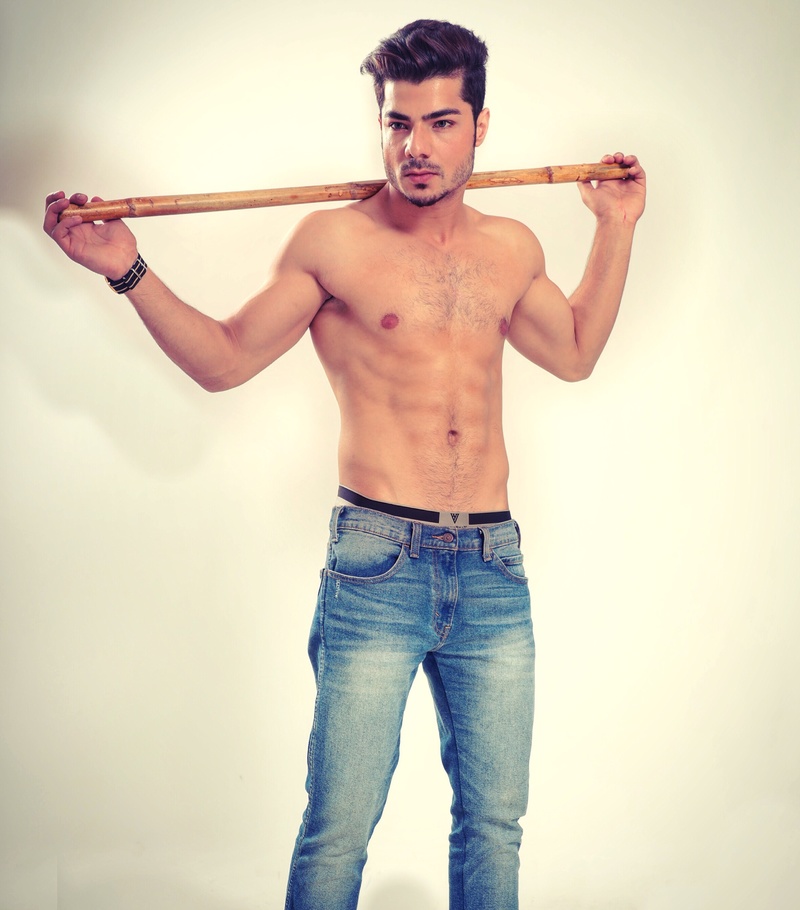 Male model photo shoot of Bhatdanish in Delhi