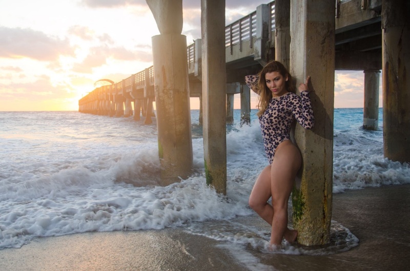 Female model photo shoot of Mary2908 in Lake Worth beach