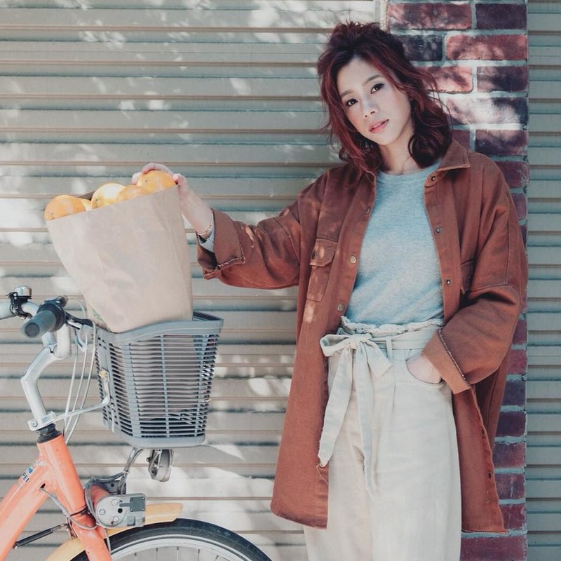 Female model photo shoot of AnnieHsu 1981