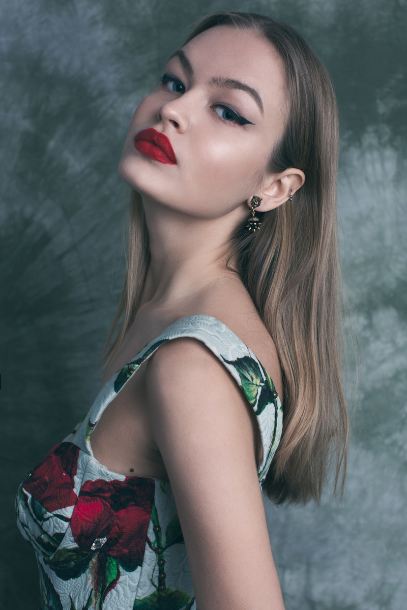 Female model photo shoot of Alicja Zalewska