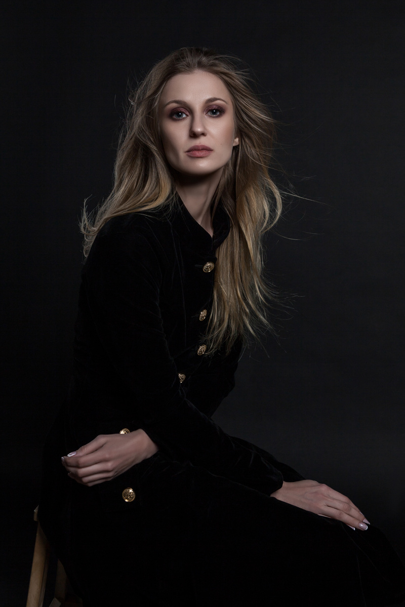 Female model photo shoot of Anna Antonova