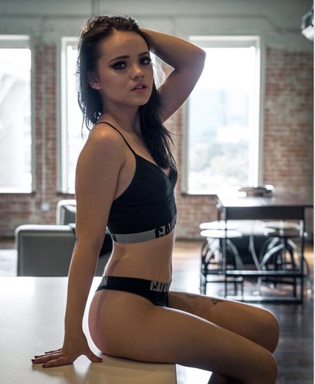 Female model photo shoot of CheyDawn 