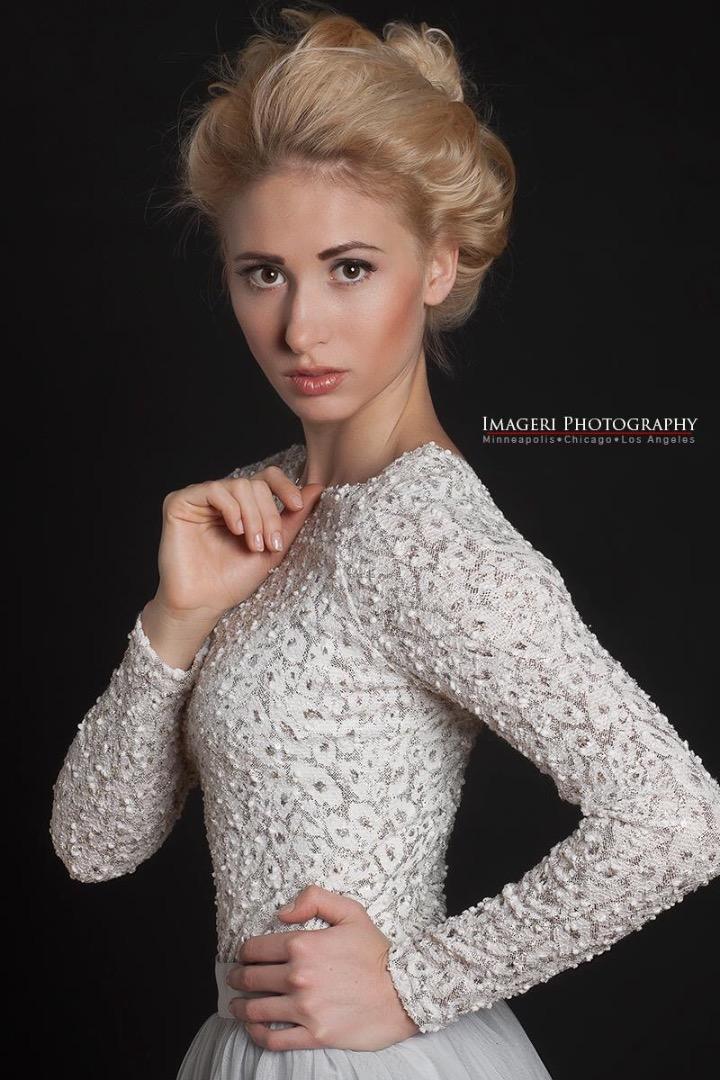 Female model photo shoot of Alina Fatieieva in Minneapolis, MN