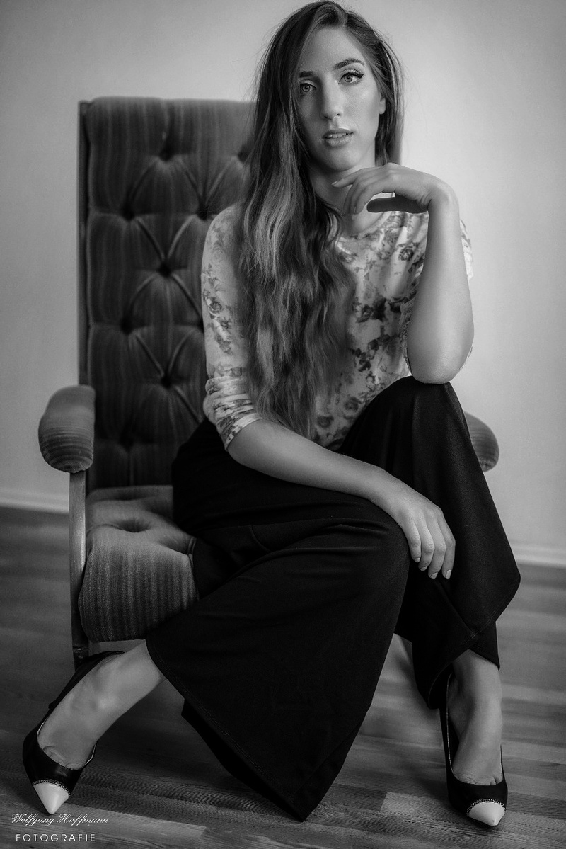 Female model photo shoot of Astoria1