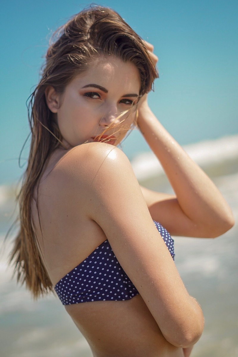 Female model photo shoot of Ally Marie13