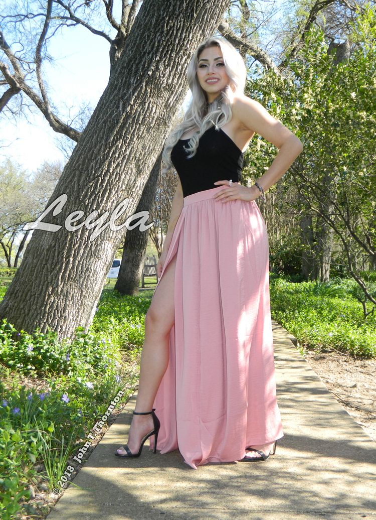 Female model photo shoot of Modelo Leyla by John T Thornton in Lakeside Park in Highland Park, Dallas