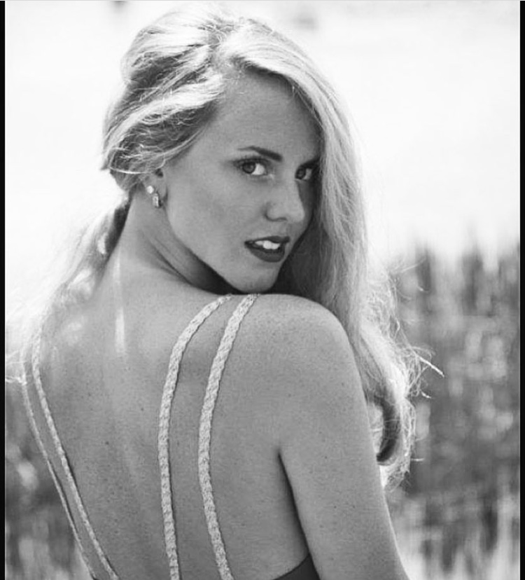 Female model photo shoot of AmandaEdelson