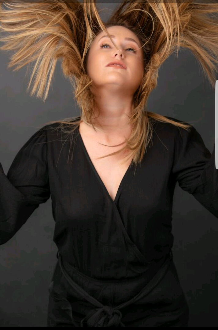 Female model photo shoot of Justine Stiemens