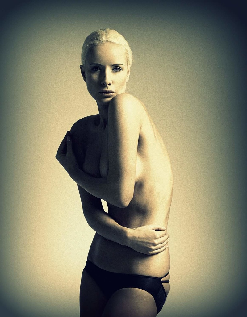 Female model photo shoot of Dagmar Jihlavcova