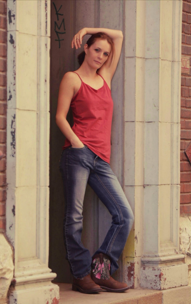 Female model photo shoot of Red2013model