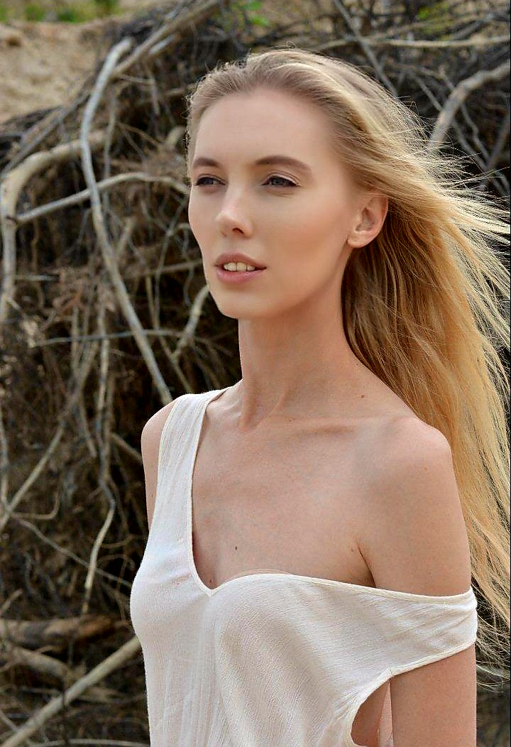 Female model photo shoot of Lulu Sundquist 