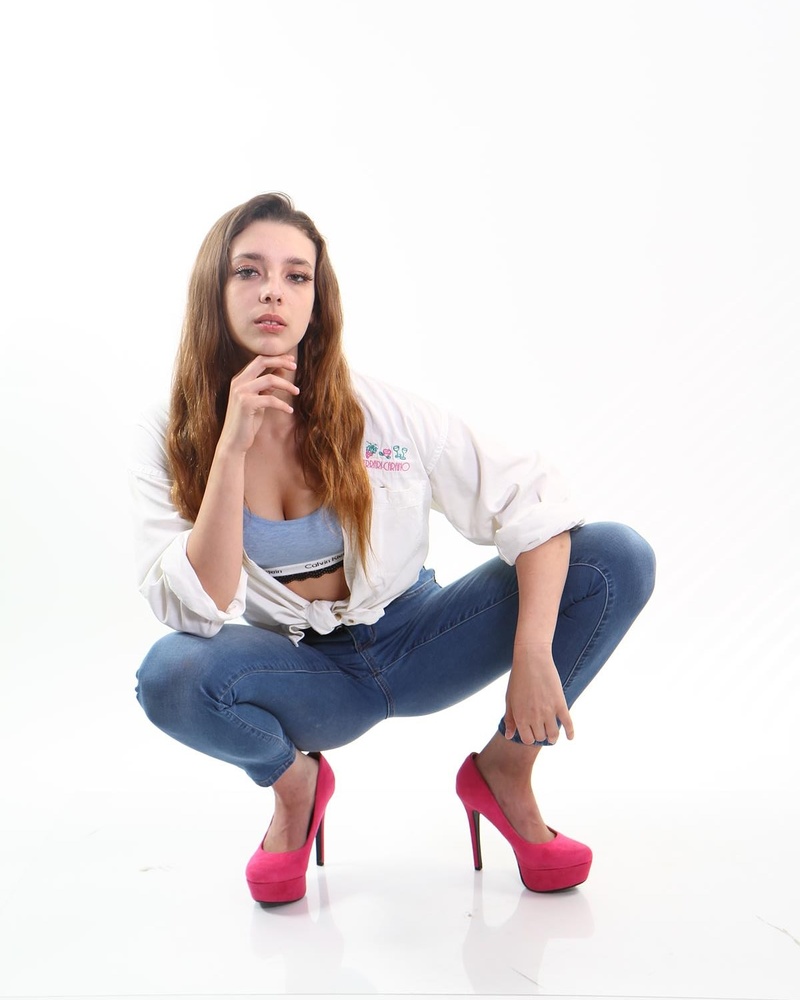 Female model photo shoot of Lexieelite