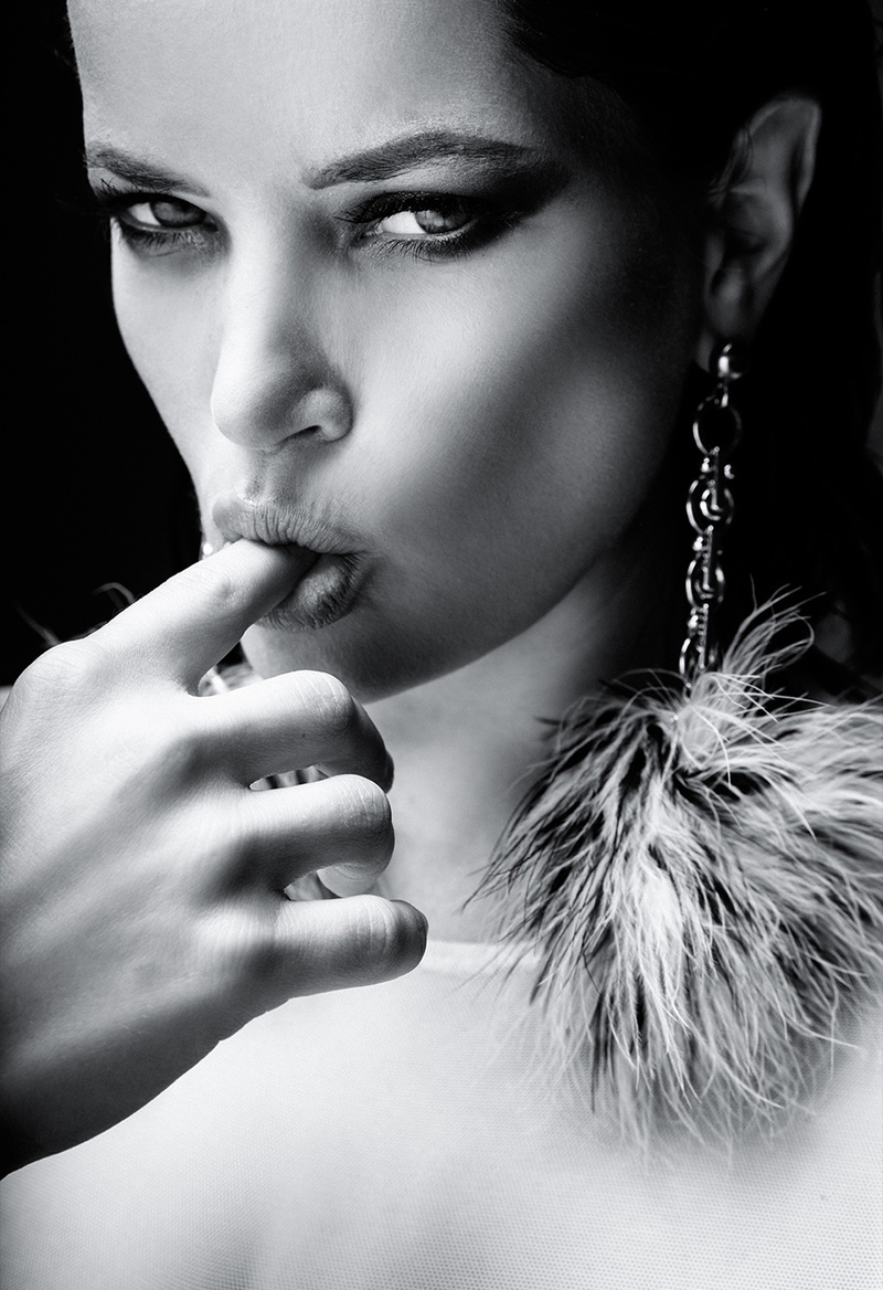 Female model photo shoot of Mariel Noir
