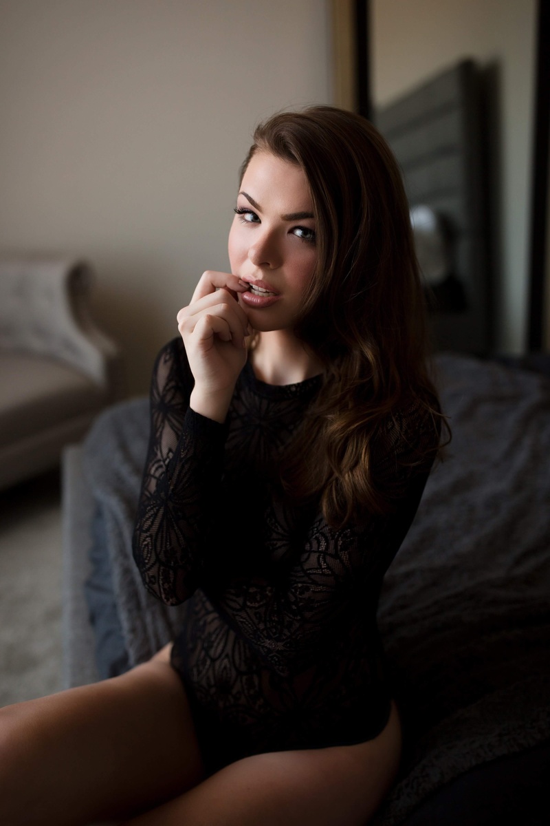 Female model photo shoot of DanielleLambert