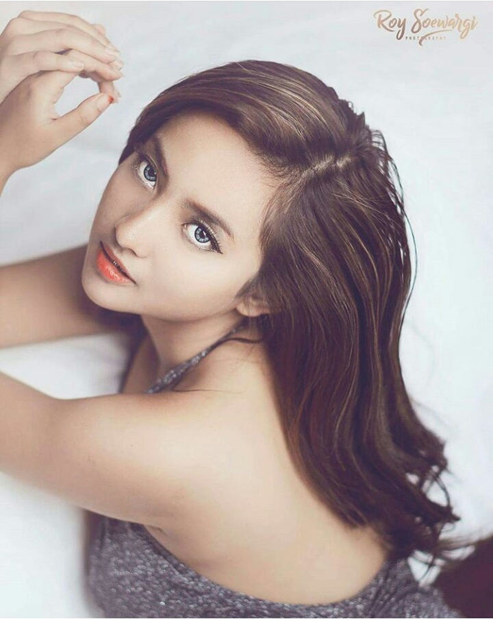 Female model photo shoot of Cloudya Yastin