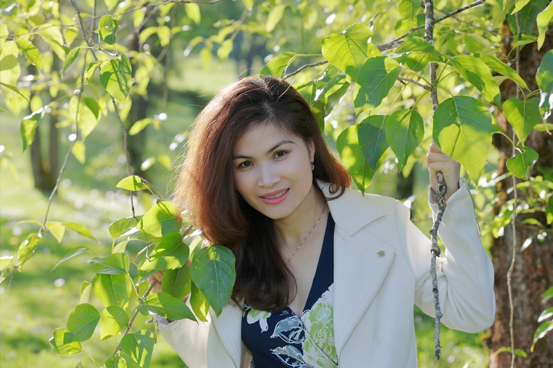 Female model photo shoot of Anna-Nguyen