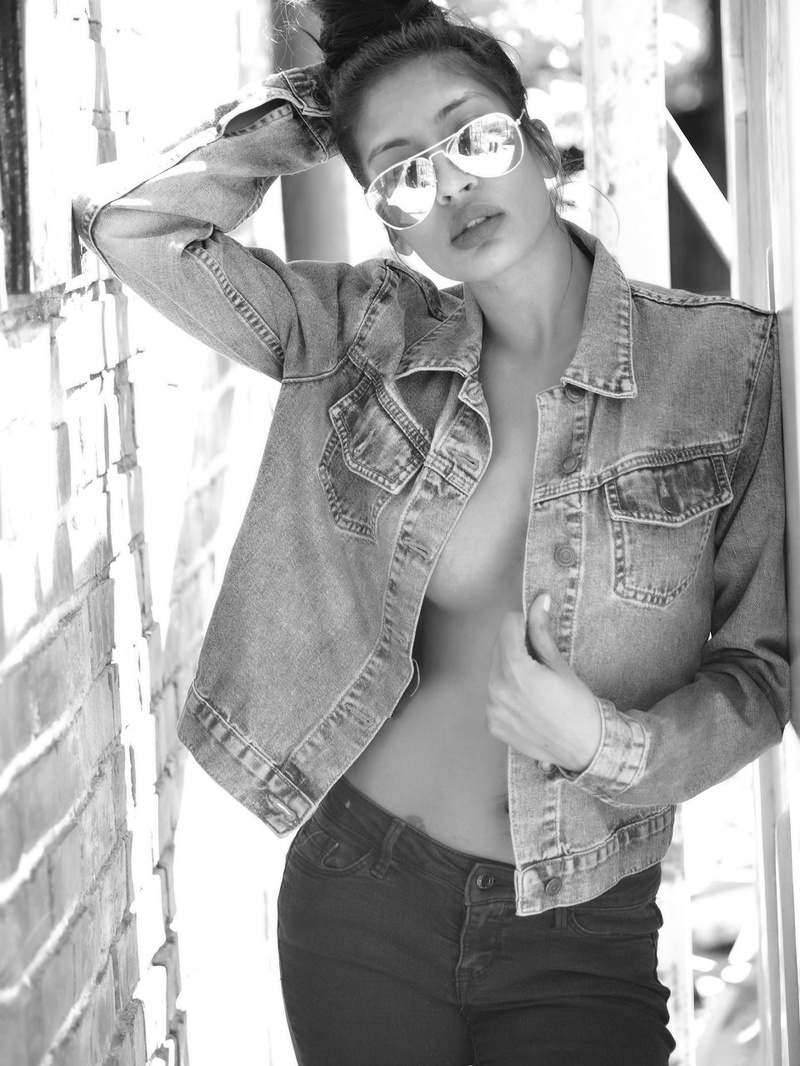 Female model photo shoot of Aparna Singh Atl