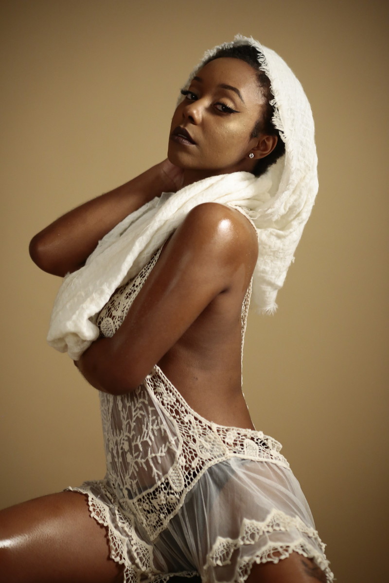 Female model photo shoot of NyishaBell