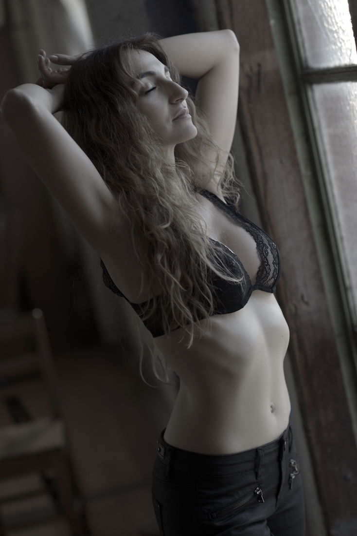 Female model photo shoot of Petya17