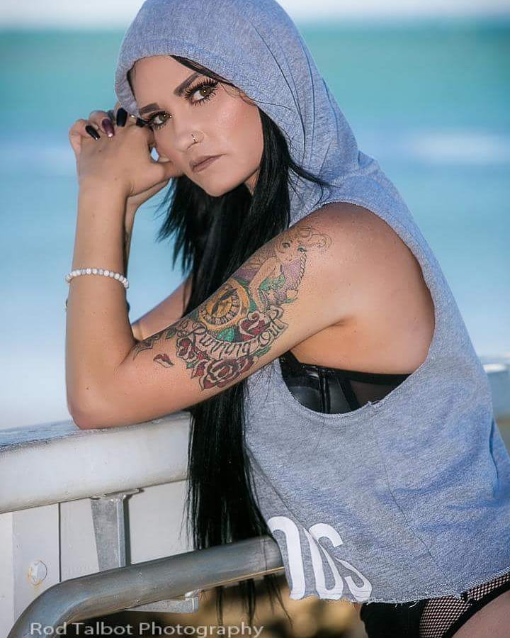 Female model photo shoot of Allykatt90