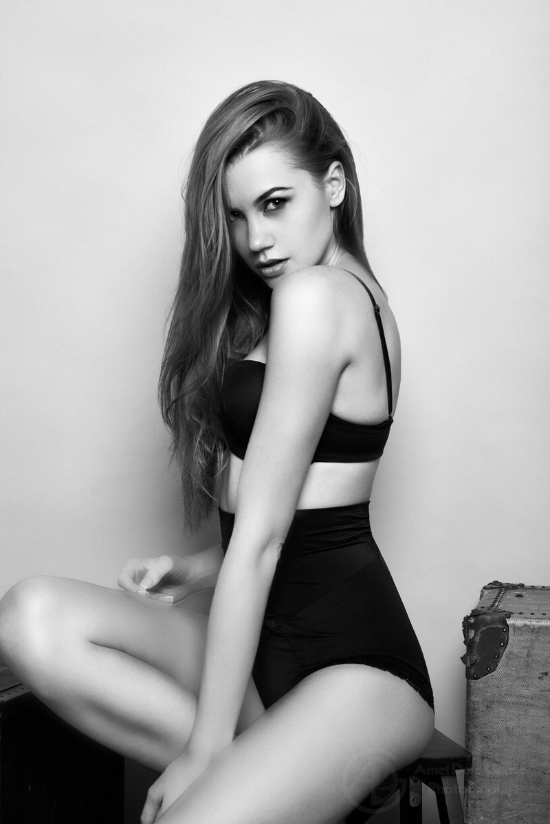 Female model photo shoot of Anna Kovalchuk