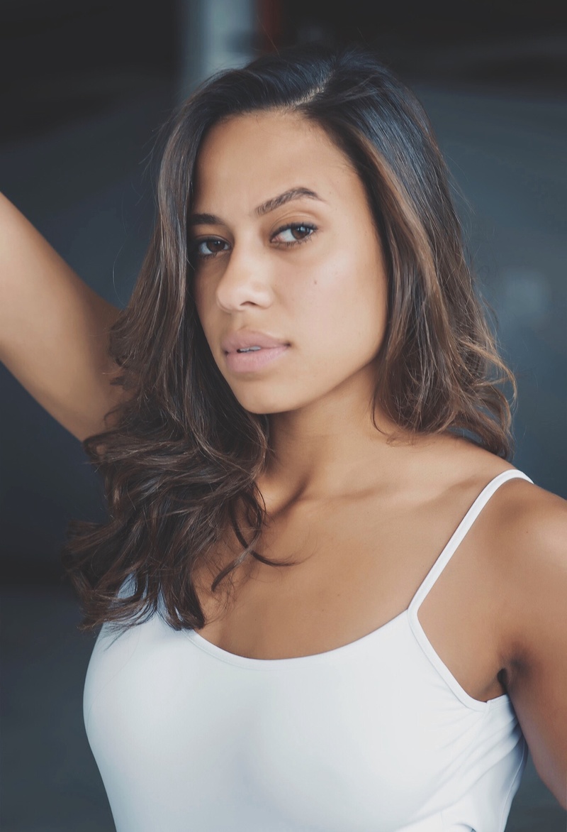 Female model photo shoot of Taciane Santos