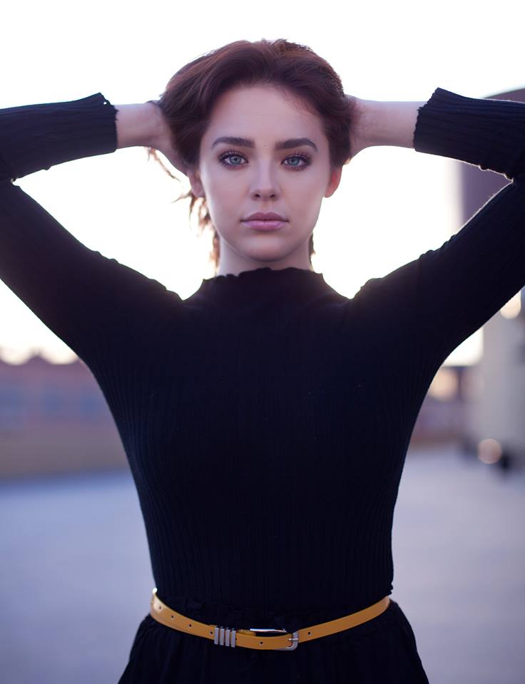 Female model photo shoot of Elizabeth Campbell