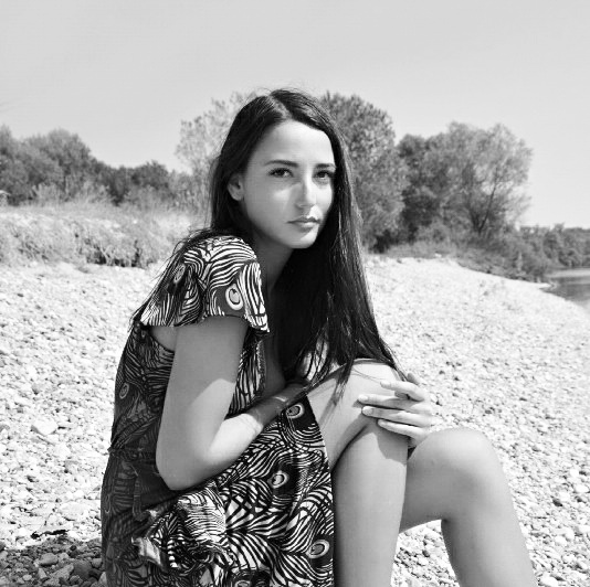 Female model photo shoot of Sofia1095
