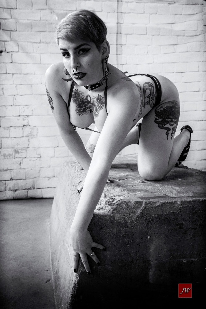 Female model photo shoot of Miranda Macabre