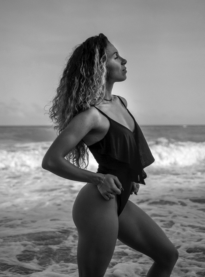 Female model photo shoot of Diana_Rinatovna in miami